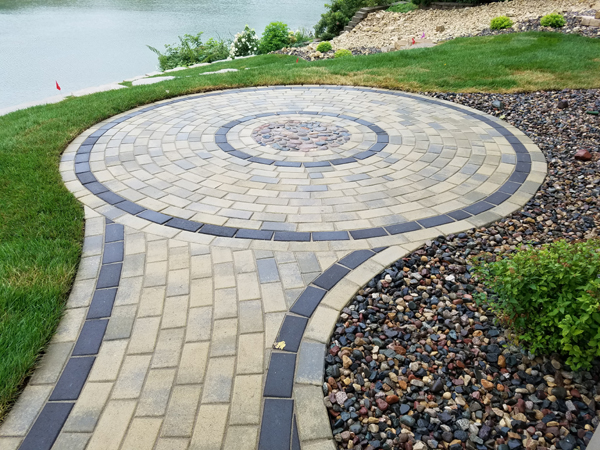 Dekrastone_Creme_and_Black_Sailor_Course_Patio_Walkway_Web_1